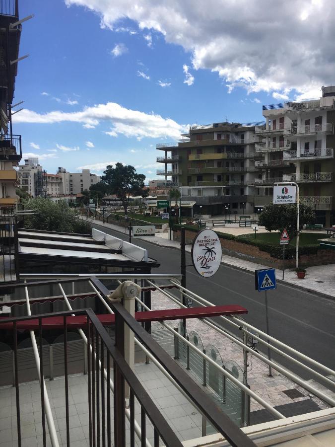Home Zeus Giardini Naxos Eksteriør billede