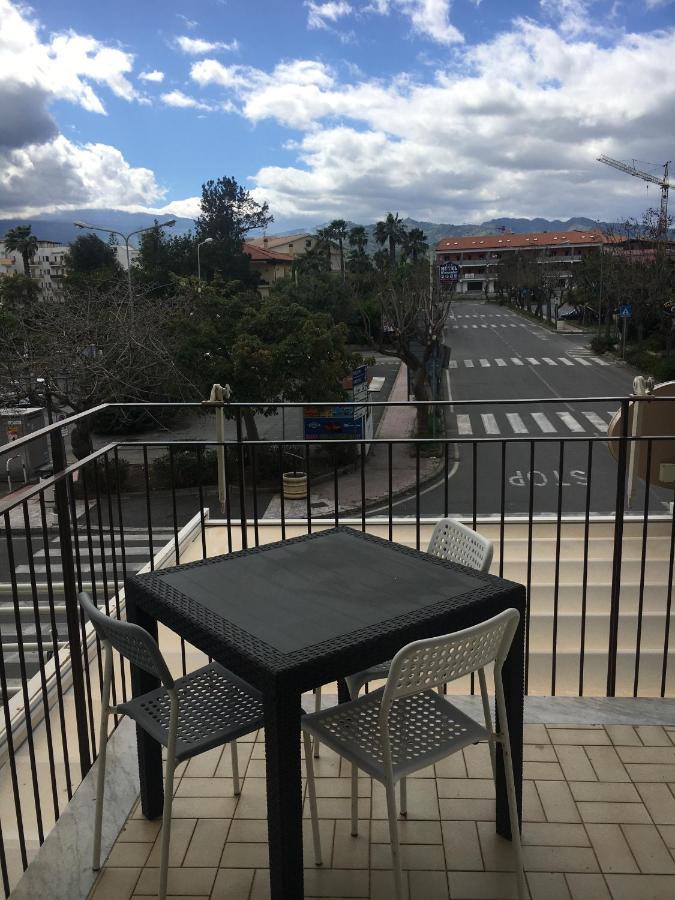 Home Zeus Giardini Naxos Eksteriør billede